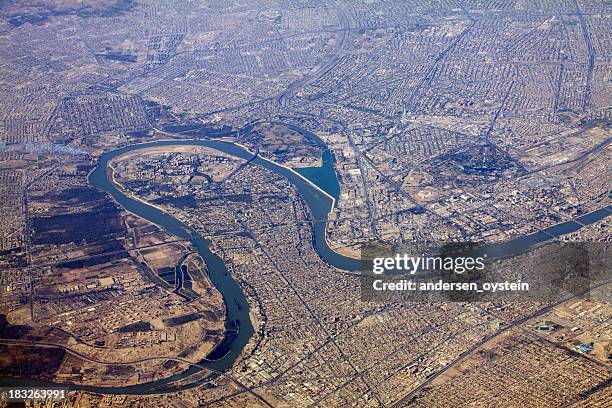 baghdad and tigris river - irak stockfoto's en -beelden