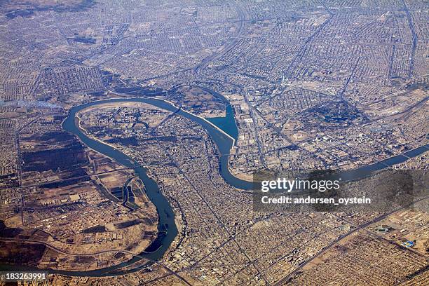 baghdad and tigris river - baghdad stockfoto's en -beelden