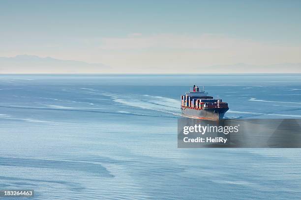 container ship - horizon stockfoto's en -beelden