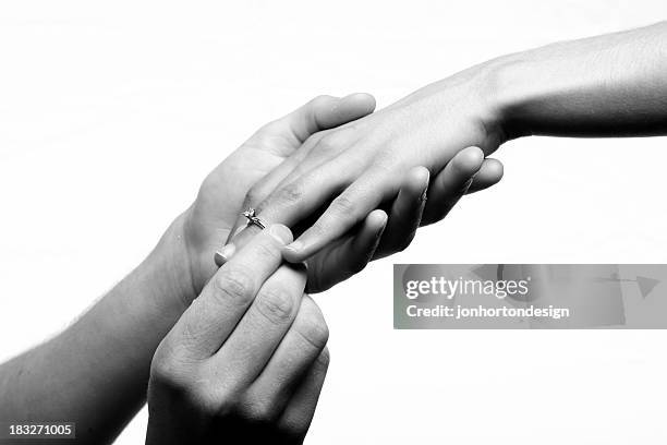 usted me va a casar? - anillo de compromiso fotografías e imágenes de stock