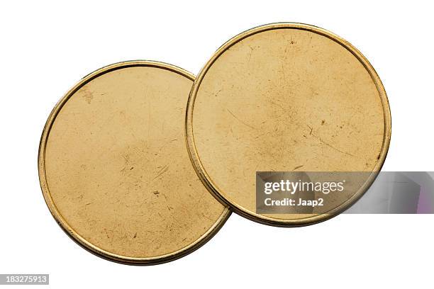 blick von zwei allgemeine werden münzen auf weiße leere - gold coin stock-fotos und bilder