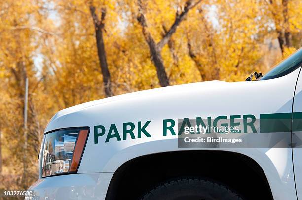 yellowstone national park ranger - parkwachter stockfoto's en -beelden