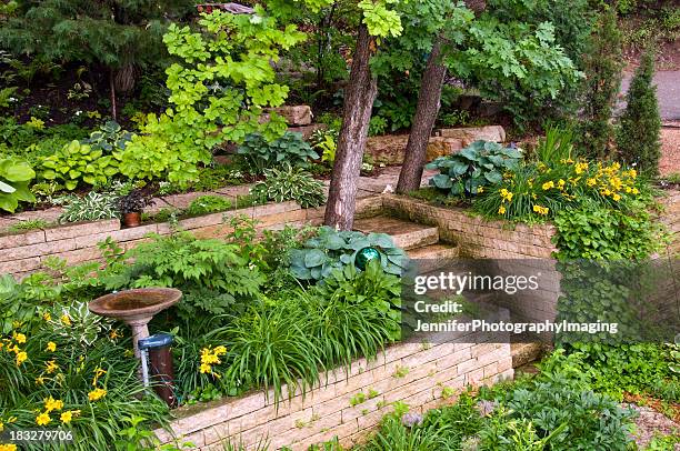 garden retaining walls - stödjemur bildbanksfoton och bilder