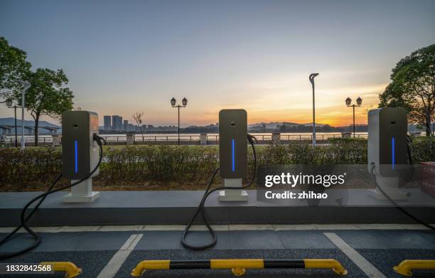 ev charger at dusk - electric vehicle charging station stock pictures, royalty-free photos & images