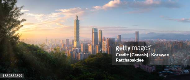 taipei scene in panorama shot with the landmark of taiwan, 101 building in the sunset time - taiwan 101 stock pictures, royalty-free photos & images