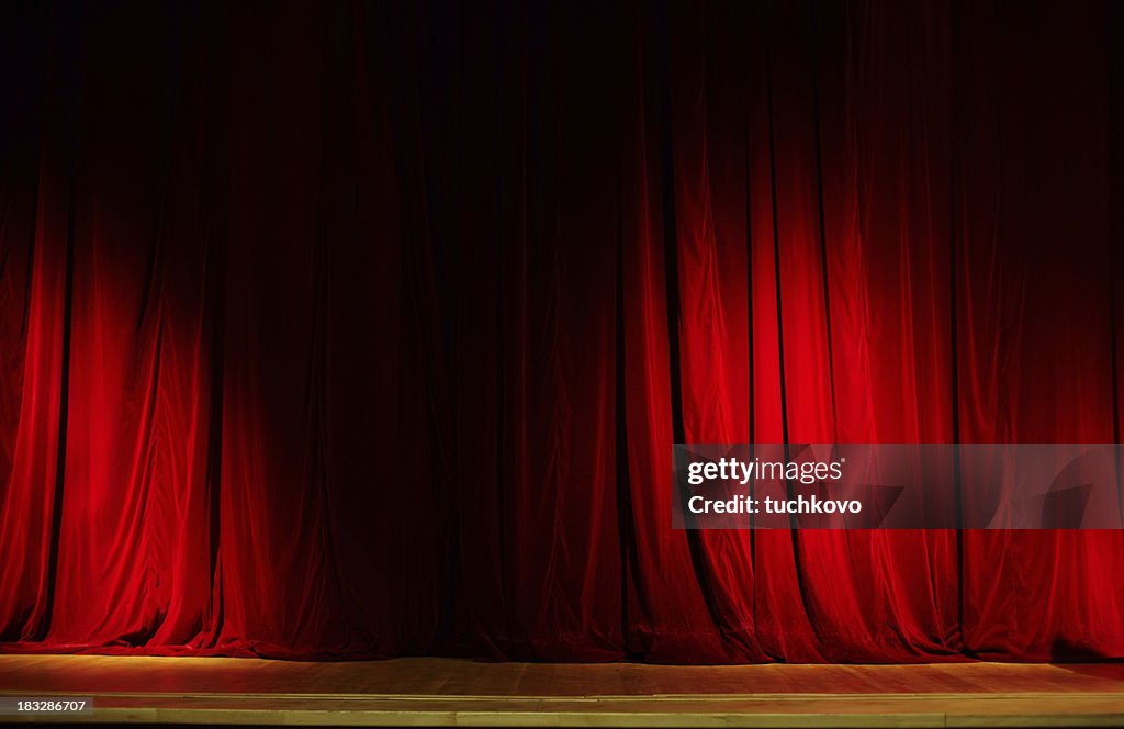 Red Curtain. XXL