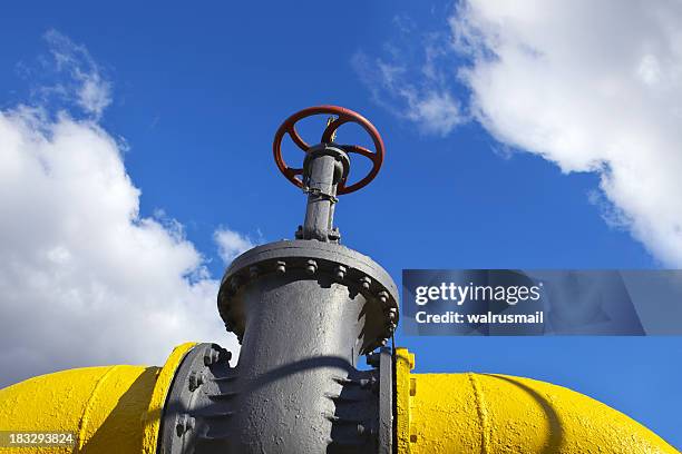 yellow gas pipe - pipeline stockfoto's en -beelden