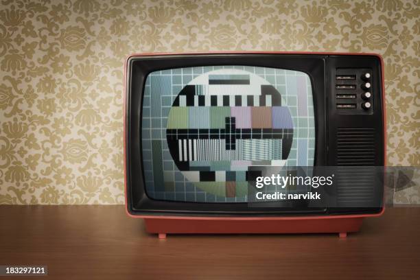 alte fernseher im retro-stil - vintage tv stock-fotos und bilder