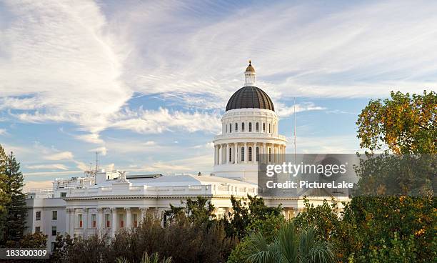 edificio del capitolio de sacramento, california - sacramento fotografías e imágenes de stock