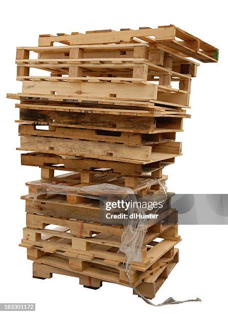 stapel holz paletten - transportpalette stock-fotos und bilder
