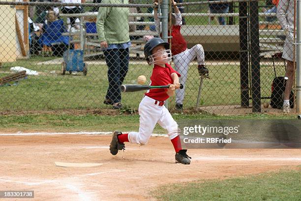 little league batter - ungdomsliga för baseboll och softboll bildbanksfoton och bilder