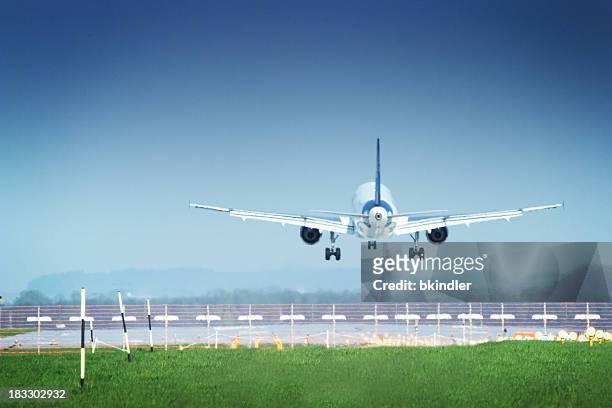 touch down - landing touching down stock pictures, royalty-free photos & images