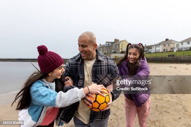 family time on the beach - single father stock pictures, royalty-free photos & images