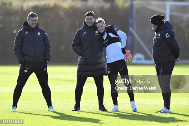 Assistant 1st Team Coach Miguel D'Agostino, Head Coach Mauricio Pochettino, Mykhailo Mudryk and Goalkeeping 1st Team Coach Toni Jimenez of Chelsea...