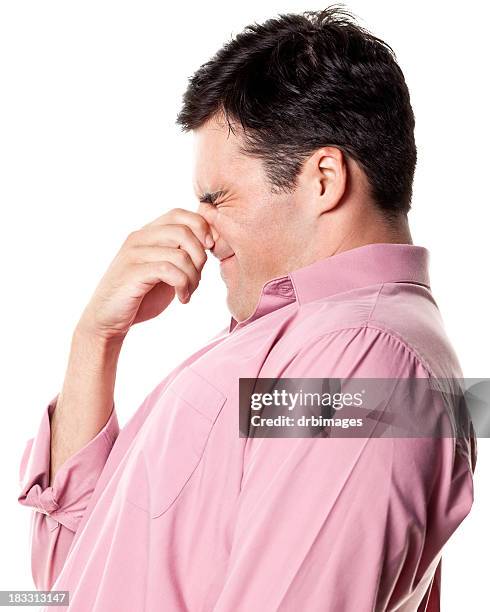 man pinching nose, side view - onaangename geur stockfoto's en -beelden