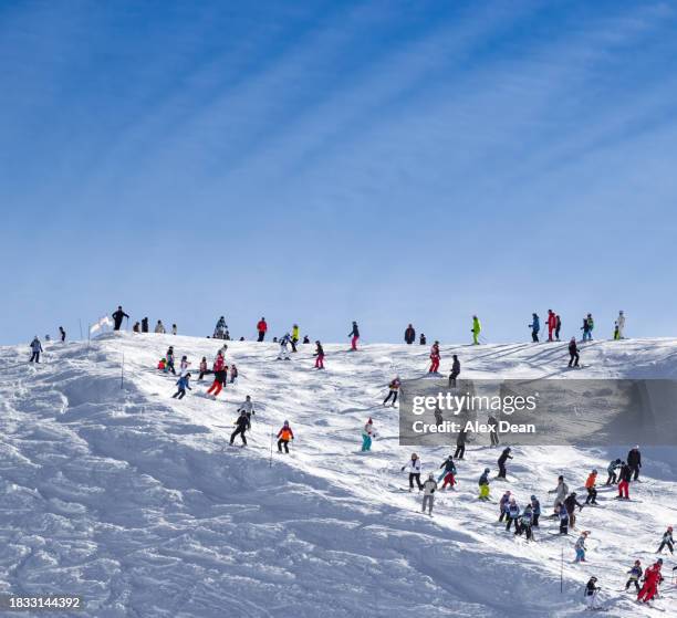 skiers on a ski slope - skipiste stockfoto's en -beelden