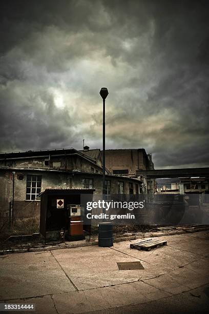 abandoned gas station - run down gas station stock pictures, royalty-free photos & images