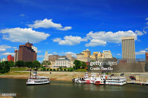 skyline de memphis e rio - memphis imagens e fotografias de stock
