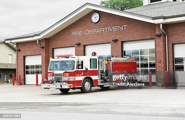 feuerwehrauto - feuerwache stock-fotos und bilder