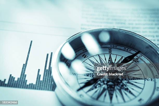 orientación de inversión - compass fotografías e imágenes de stock