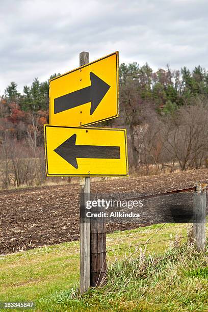 opposite arrows sign - misinformation stock pictures, royalty-free photos & images