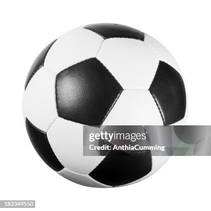 Schwarzes und weißes Leder-Fußball auf weißem Hintergrund Schwarzes und weißes Leder-Fußball auf weißem Hintergrund