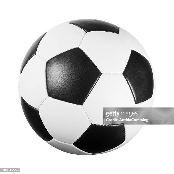 bianco e nero di pelle di calcio su sfondo bianco - pallone da calcio foto e immagini stock