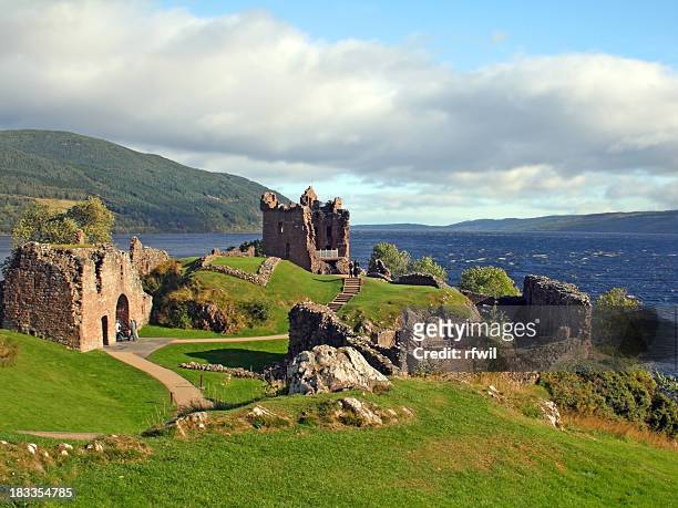 castelo urquhart, escócia - castelo urquhart - fotografias e filmes do acervo
