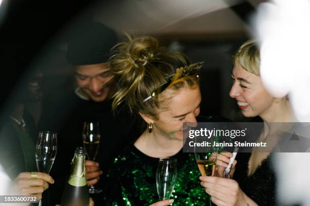 close up of friends celebrating on new year's eve - silvester berlin stock-fotos und bilder