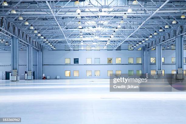 modernes storehouse - leer stock-fotos und bilder