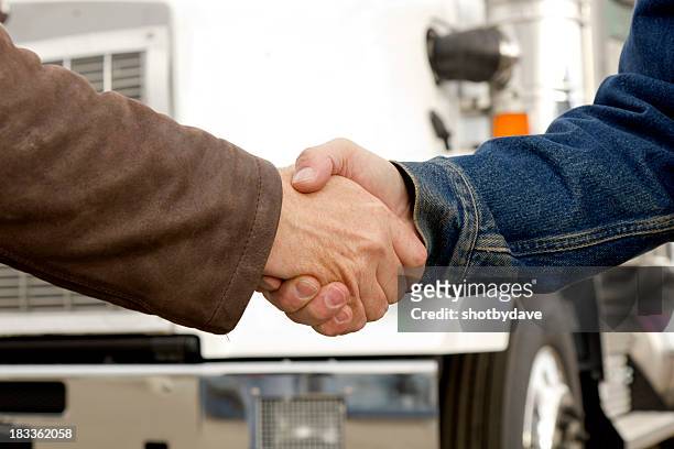 transportation handshake - biltransporttrailer bildbanksfoton och bilder