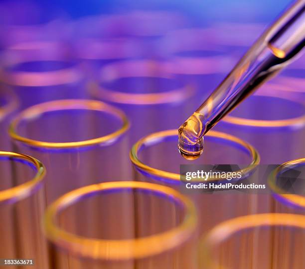 liquid drop falling into test tubes - 化學品 個照片及圖片檔