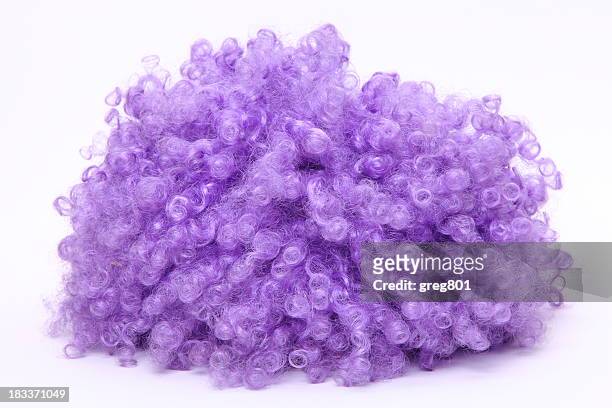 lila perücke auf weißem hintergrund xxxl - purple hair stock-fotos und bilder