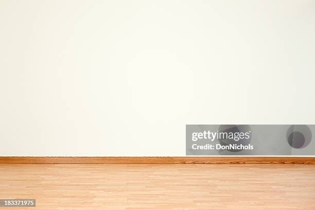 empty room and blank wall - wooden floor stockfoto's en -beelden