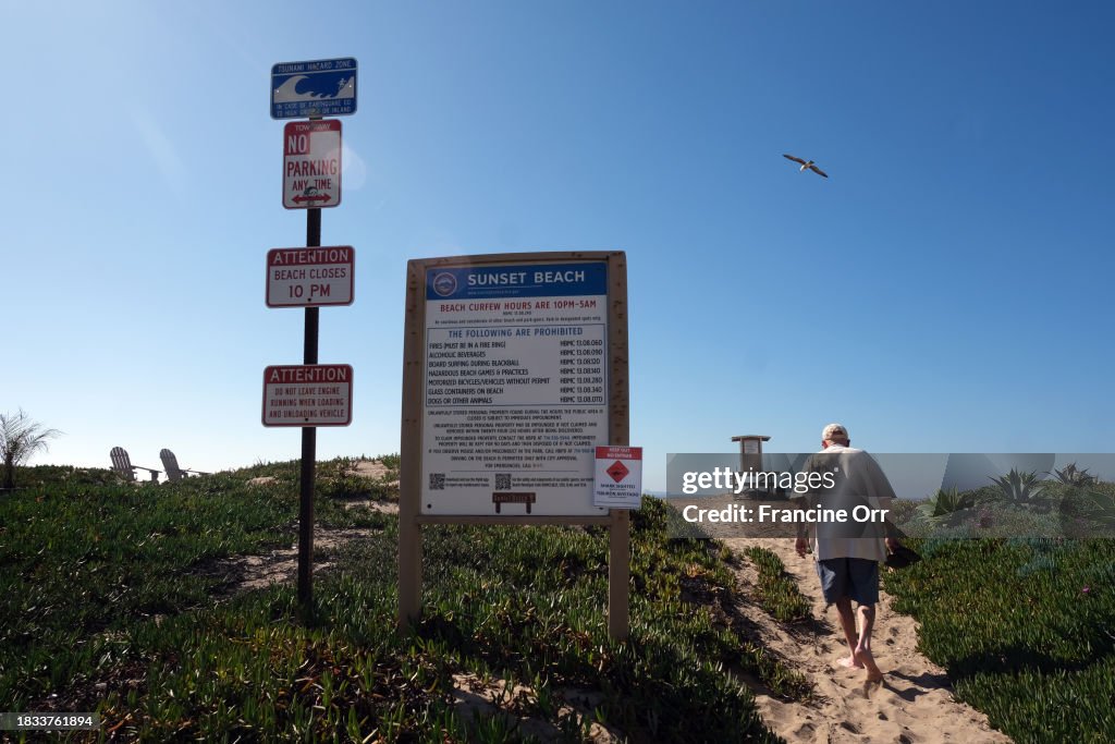 A section of Sunset Beach in the city of Huntington Beach was closed today after an injured juvenileÌýwhaleÌýbecame beached and people reported seeing aggressive shark activity. The shark andÌýwhaleÌýsightings occurred about 3:45 p.m. Sunday on a stretch