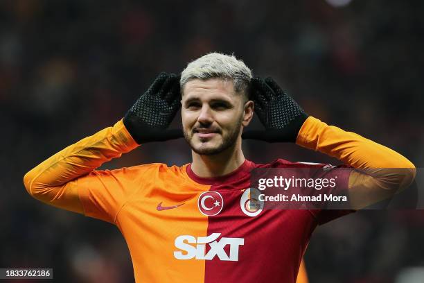 Mauro Icardi of Galatasaray celebrates after scoring his team's third goal during the Turkish Super League match between Galatasaray and Adana...