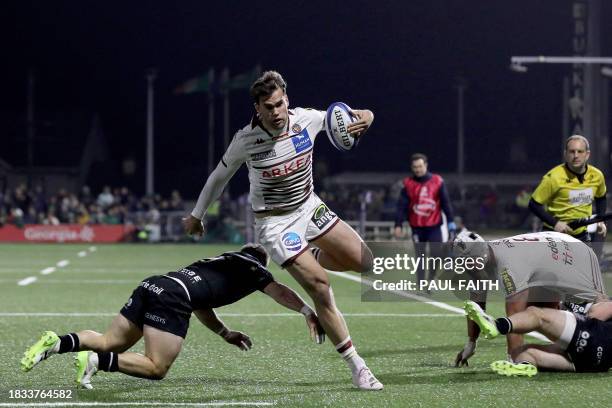 Bordeaux-Begles' French wing Damian Penaud evades a tackle from Connacht's Irish scrum-half Caolin Blade as he runs in their second try during the...