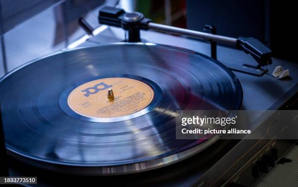 November 2023, Mecklenburg-Western Pomerania, Schwerin: A record player from GDR production with a long-playing record stands in a small workshop for...