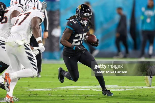 Ernest Johnson of the Jacksonville Jaguars runs against the Cincinnati Bengals at EverBank Field on December 4, 2023 in Jacksonville, Florida.