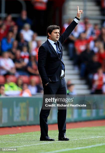 Mauricio Pochettino manager of Southampton signals during the Barclays Premier League match between Southampton and Swansea City at St Mary's Stadium...