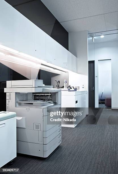 コピー機、オフィスの床 - コンピュータプリンタ ストックフォトと画像