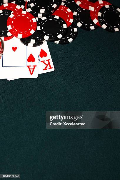 ace of hearts and king of hearts with pile of poker chips - royal flush stockfoto's en -beelden