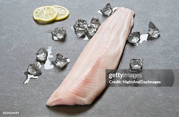 filete de bacalao negro - raw fish fotografías e imágenes de stock