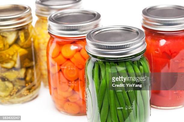 canning barattoli con verdure fatta per preservare, cibo in scatola di storage - homegrown produce foto e immagini stock