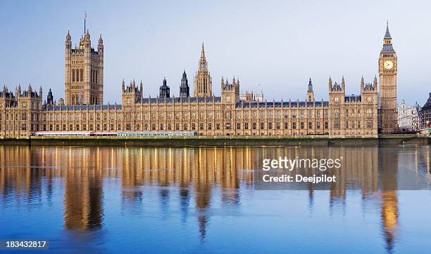 ビッグベンとロンドンのウェストミンスターの宮殿 - parliament building ストックフォトと画像