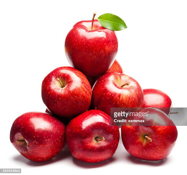 red äpfel - apfel freisteller stock-fotos und bilder
