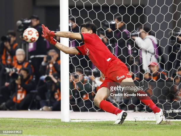 Kawasaki Frontale goalkeeper Jung Sung Ryong saves a shot from Kashiwa Reysol's Kenta Matsumoto during a penalty shootout in the Emperor's Cup...