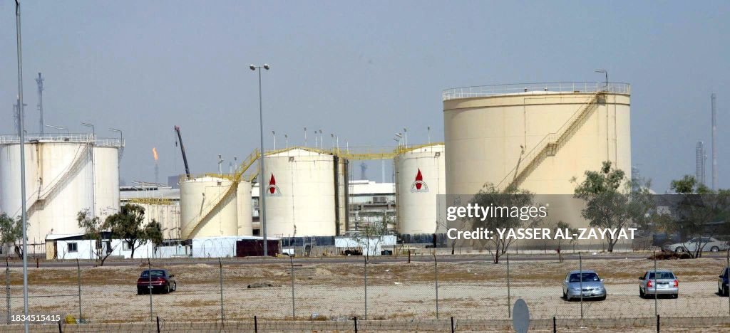 Shoaib Shell The Shuaiba Oil Refinery seen 17 January 2003 nearly 30 kilometers ...