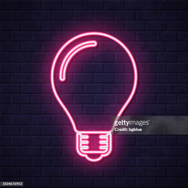 stockillustraties, clipart, cartoons en iconen met light bulb. glowing neon icon on brick wall background - gloeidraad
