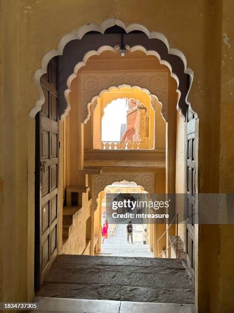 image of covered staircase at mehrangarh fort, jodhpur, rajasthan, india, historic architecture, sunny day, focus on foreground - fortress gate and staircases stockfoto's en -beelden